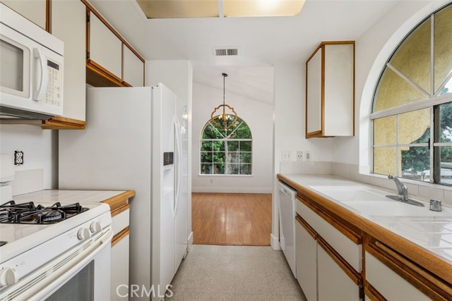 89 Alberti Aisle, Irvine CA: https://media.crmls.org/medias/f249bf7e-ce9c-4c5a-9378-2b770304a485.jpg