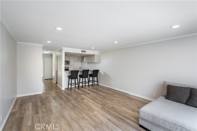 Detail Gallery Image 7 of 18 For 315 W Alameda Ave #6,  Burbank,  CA 91506 - 2 Beds | 1/1 Baths