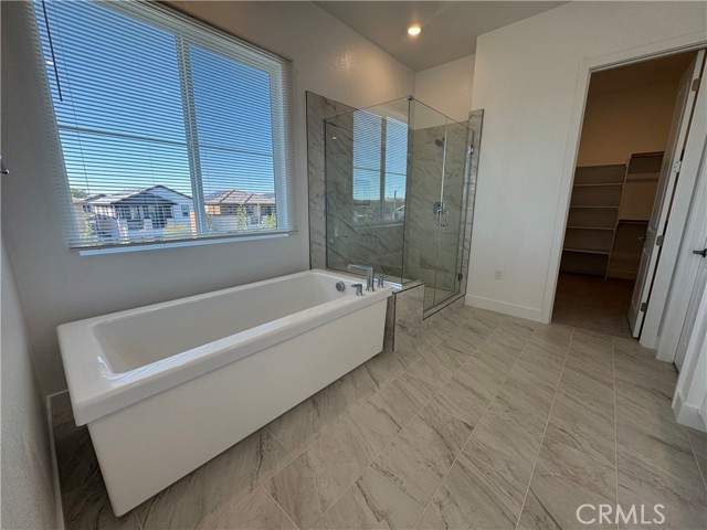 Detail Gallery Image 13 of 28 For 114 Pansy, Irvine,  CA 92618 - 5 Beds | 5 Baths