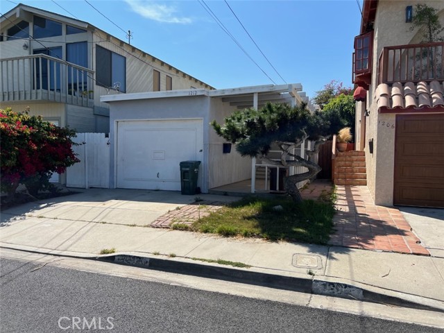 1212 19th Street, Hermosa Beach, California 90254, 2 Bedrooms Bedrooms, ,2 BathroomsBathrooms,Residential,For Sale,19th,SB22208815