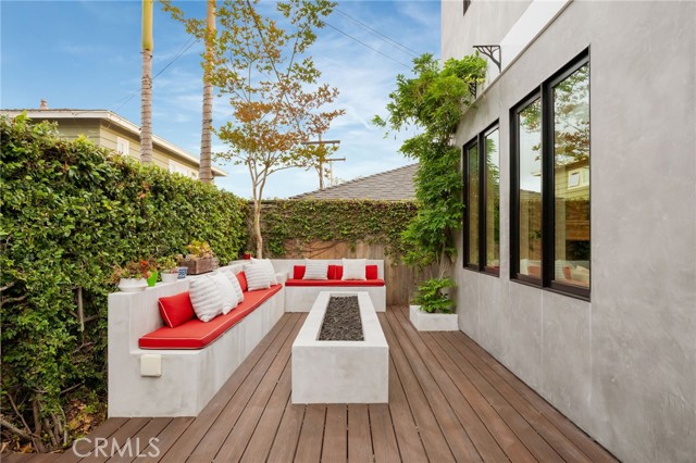 1704 Poinsettia, Manhattan Beach, California 90266, 4 Bedrooms Bedrooms, ,3 BathroomsBathrooms,Residential,For Sale,Poinsettia,SB26093212