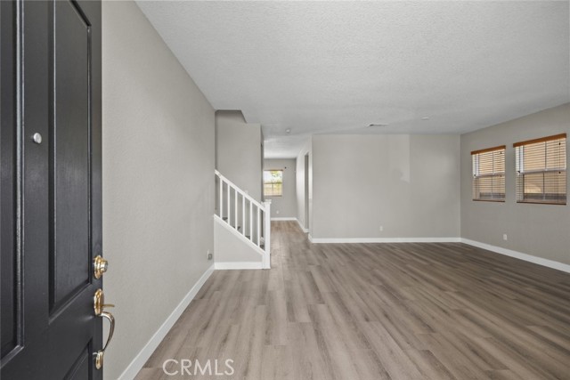 Detail Gallery Image 4 of 41 For 2455 Delicious Ln, Palmdale,  CA 93551 - 4 Beds | 3 Baths