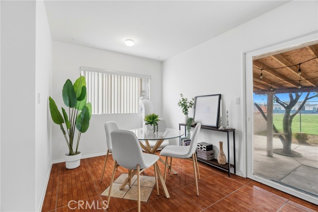 665 Hennipen, Pomona CA: https://media.crmls.org/medias/f24c11b1-d512-4222-88a2-7818f6dd50ff.jpg