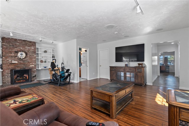 Detail Gallery Image 16 of 36 For 5919 Bellflower Bld, Lakewood,  CA 90713 - 3 Beds | 2 Baths