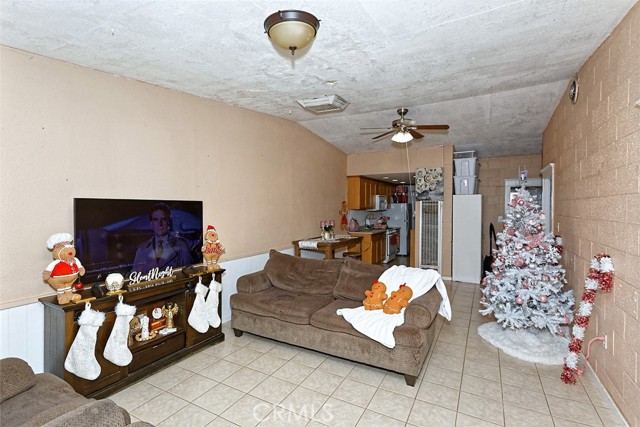 19288 3rd, Oro Grande CA: https://media.crmls.org/medias/f24dcc69-03d2-4d8b-a107-459467fa6ac7.jpg