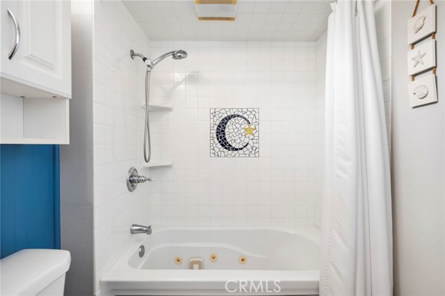 2299 N Legion Drive, Signal Hill CA: https://media.crmls.org/medias/f24dd4a6-fb7b-451c-ad09-35e4def1fcd6.jpg