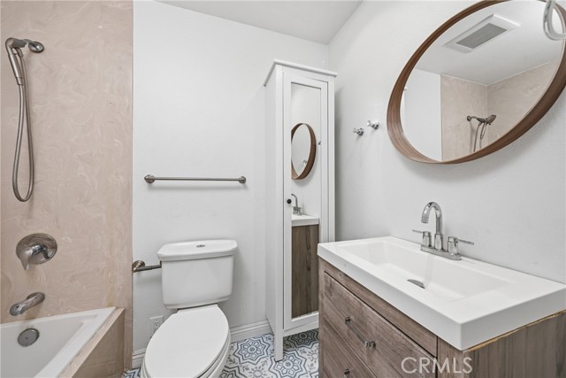 Detail Gallery Image 22 of 37 For 2214 Vista Hogar, Newport Beach,  CA 92660 - 4 Beds | 2/1 Baths