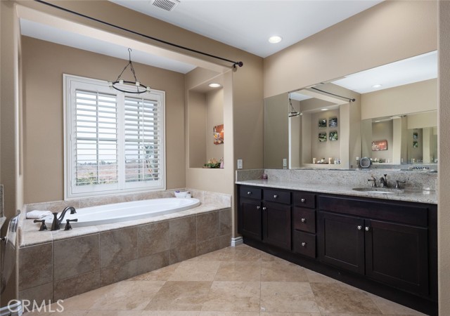 16778 Nandina Avenue, Riverside CA: https://media.crmls.org/medias/f25074e3-0b68-4574-86c6-452e8b8a4d33.jpg