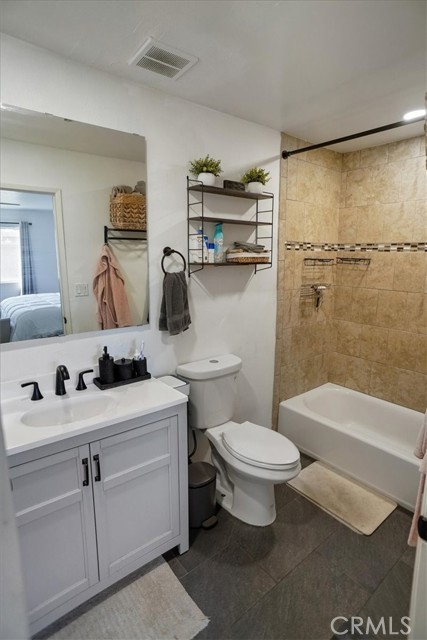 Detail Gallery Image 10 of 16 For 11044 Acama, North Hollywood,  CA 91602 - 2 Beds | 2 Baths