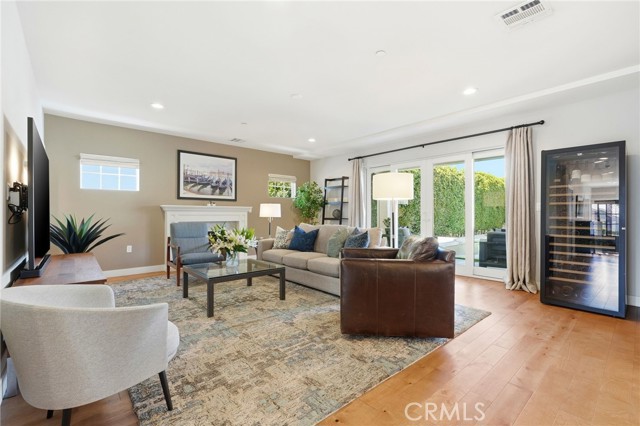 Detail Gallery Image 19 of 57 For 2311 W Clark Ave, Burbank,  CA 91506 - 4 Beds | 4/1 Baths