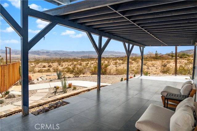 62176 Highland View Drive, Joshua Tree CA: https://media.crmls.org/medias/f2513056-ed58-496f-96c1-df10677ae1d0.jpg