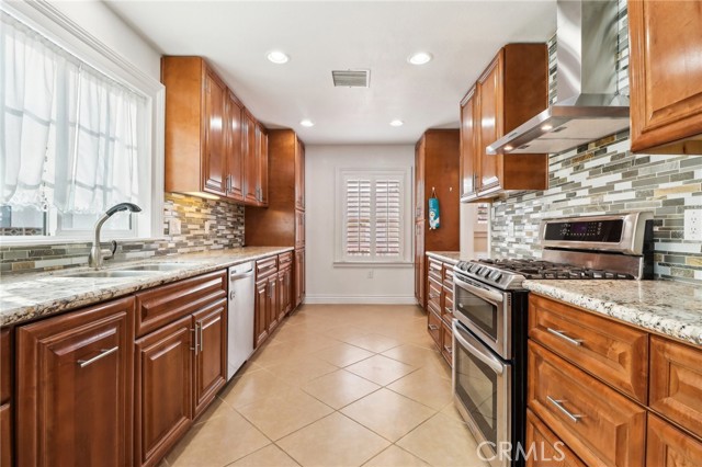 Detail Gallery Image 6 of 24 For 1202 W Lancaster Bld, Lancaster,  CA 93534 - 3 Beds | 2 Baths