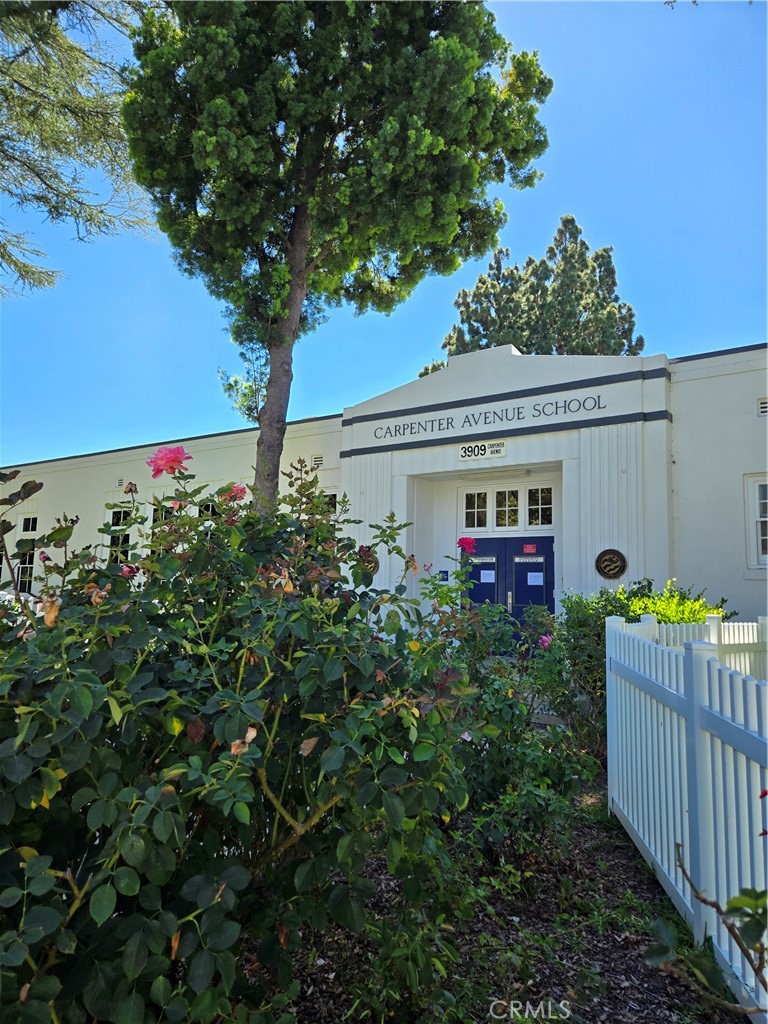 https://media.crmls.org/medias/f2523cdc-b119-4814-aea5-3b552af121b9.jpg?preset=X-Large