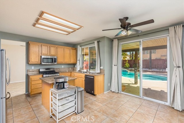 Detail Gallery Image 15 of 42 For 35604 Shadow, Winchester,  CA 92596 - 4 Beds | 3 Baths