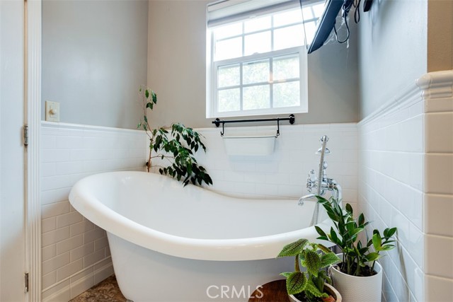516 S Sparks S Street, Burbank CA: https://media.crmls.org/medias/f253eabe-8955-4847-94b4-b286cef08827.jpg