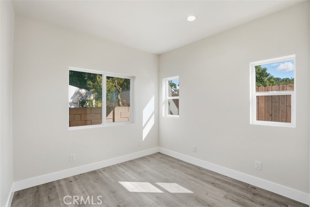 7958 Tampa Ave, Reseda CA: https://media.crmls.org/medias/f25401d3-3585-443f-9aa7-002e4e4732d9.jpg