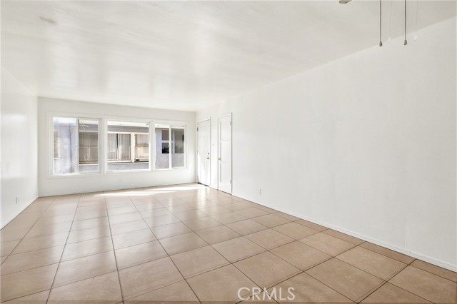 Detail Gallery Image 4 of 32 For 1405 S Broadway, Santa Ana,  CA 92707 - – Beds | – Baths