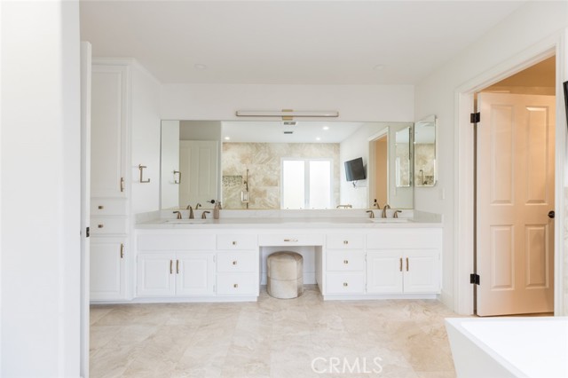 Detail Gallery Image 22 of 66 For 20430 Celtic St, Chatsworth,  CA 91311 - 4 Beds | 4 Baths