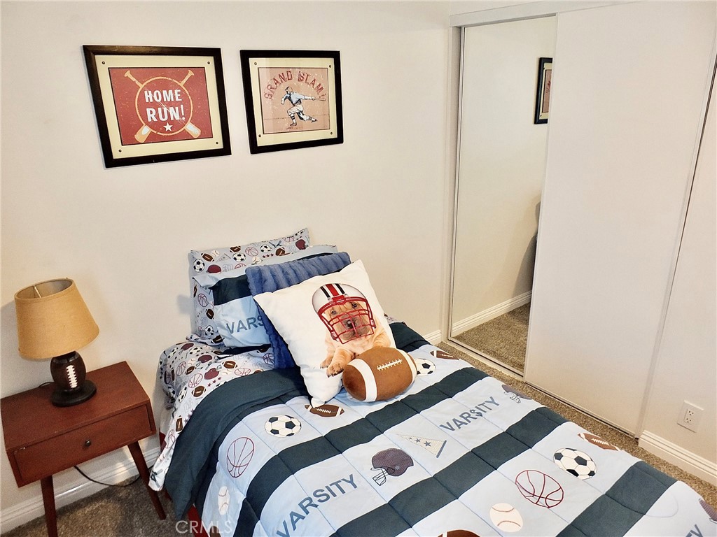 https://media.crmls.org/medias/f255920f-5081-4fcd-9a71-c7e2bba0f8e8.jpg?preset=X-Large