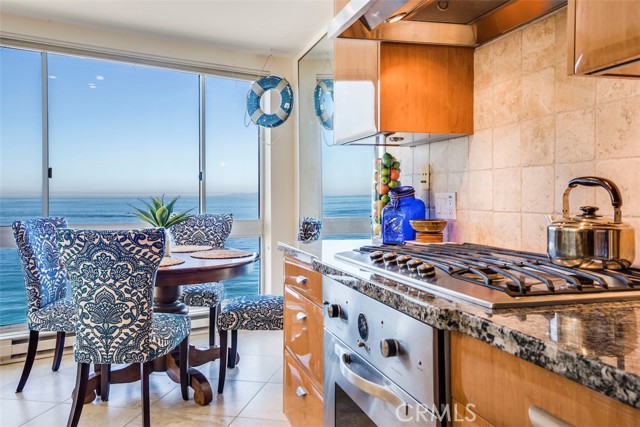 565 Esplanade, Redondo Beach, California 90277, 1 Bedroom Bedrooms, ,1 BathroomBathrooms,Residential,Sold,Esplanade,SB24016409