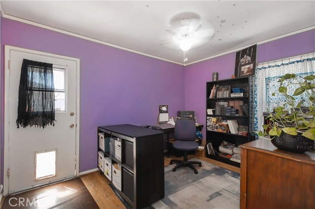 Detail Gallery Image 10 of 28 For 1329 -1331 N Screenland Dr #1329-1331,  Burbank,  CA 91505 - 4 Beds | 2 Baths