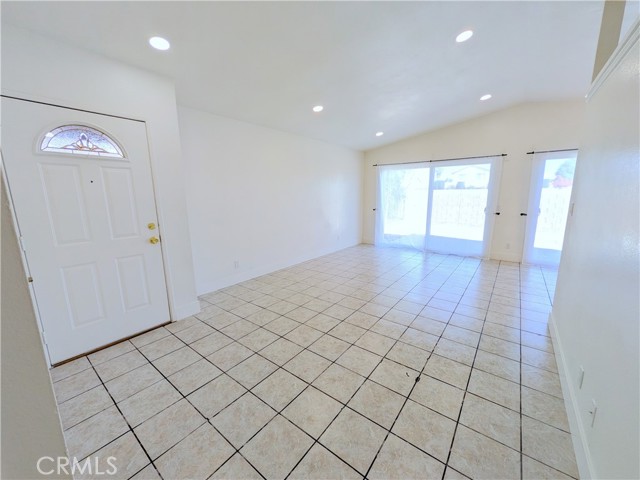 Detail Gallery Image 5 of 18 For 13842 Caspian, Moreno Valley,  CA 92553 - 2 Beds | 2 Baths