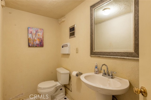 3695 Linden Avenue, Long Beach CA: https://media.crmls.org/medias/f2584f89-afb9-4248-b353-4790d5a31154.jpg
