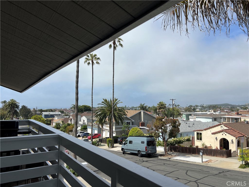 MLS #OC25102887 img 2