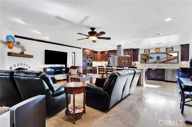 Detail Gallery Image 15 of 75 For 19978 Eyota, Apple Valley,  CA 92308 - 4 Beds | 3 Baths