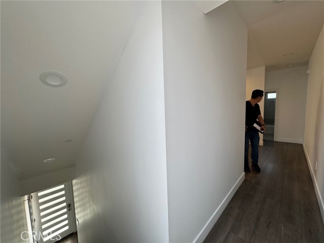 1737 1/2 Magnolia Avenue, Los Angeles CA: https://media.crmls.org/medias/f25a9e05-118a-455b-8a17-96229e05b2e4.jpg