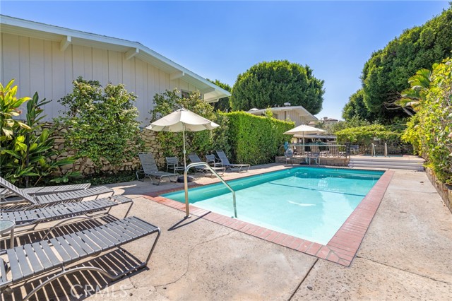 4040 Grand View Blvd, Los Angeles CA: https://media.crmls.org/medias/f25b034d-a14d-4021-bbd3-a281ebd9b1a7.jpg