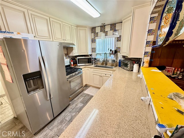 Detail Gallery Image 12 of 34 For 19107 Lyle Ave, Corona,  CA 92881 - 3 Beds | 2 Baths