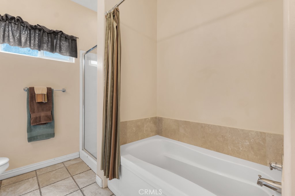 https://media.crmls.org/medias/f25c750d-3a90-4226-a4fb-97e729a6cc57.jpg?preset=X-Large