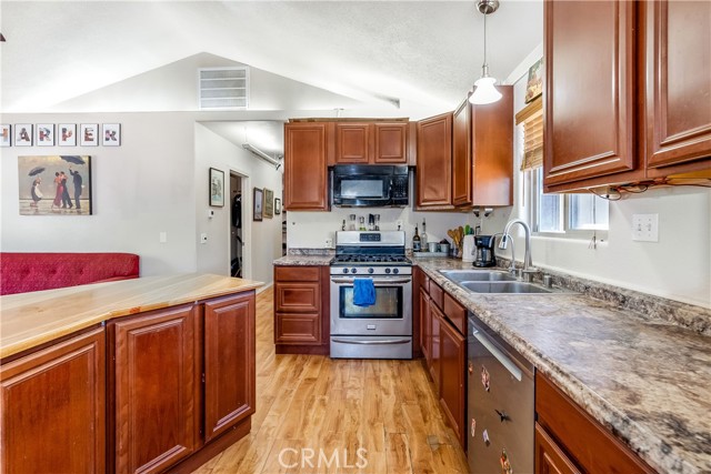 Detail Gallery Image 16 of 56 For 46076 Rustic Canyon Rd, Big Bear City,  CA 92314 - 3 Beds | 2 Baths
