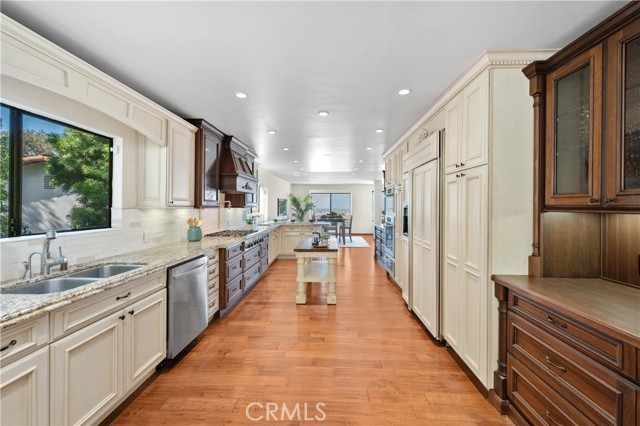 A kitchen that will please any Chef!