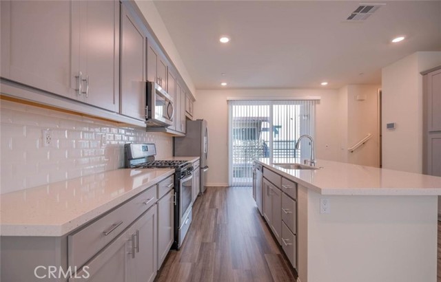 Detail Gallery Image 6 of 29 For 20625 Desert Ash, Winnetka,  CA 91306 - 4 Beds | 4 Baths