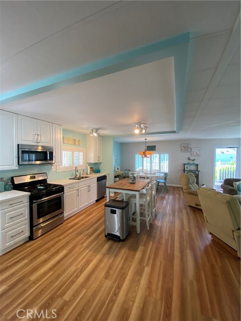 Detail Gallery Image 8 of 27 For 80 Huntington #647,  Huntington Beach,  CA 92648 - 2 Beds | 2 Baths