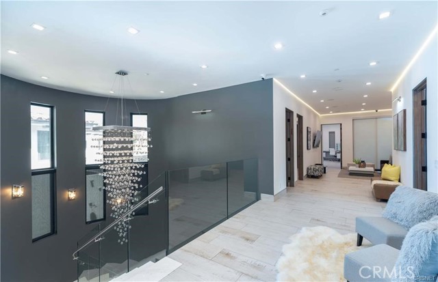 5239 Avenida Hacienda, Tarzana CA: https://media.crmls.org/medias/f25d0609-6dec-45da-87f8-92ea8ccc0c49.jpg