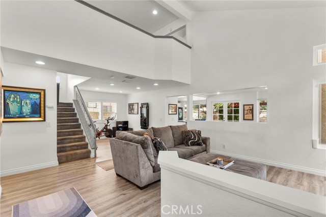 Detail Gallery Image 4 of 39 For 19777 Azure Field Dr, Newhall,  CA 91321 - 3 Beds | 3 Baths