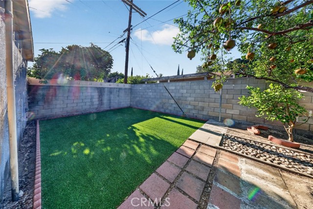 11407 Delano photo 40