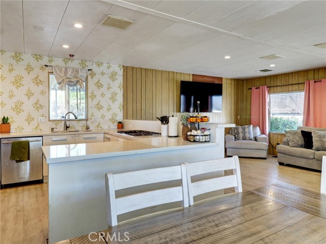 Detail Gallery Image 3 of 13 For 64625 Pierson Bld #E11,  Desert Hot Springs,  CA 92240 - 2 Beds | 2 Baths