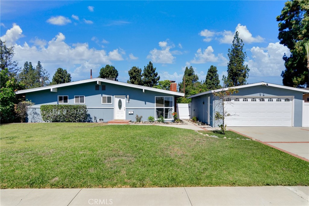 1027 N Greer