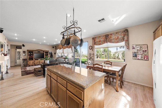 Detail Gallery Image 8 of 46 For 13120 Bay Meadows Ct, Corona,  CA 92883 - 5 Beds | 3 Baths