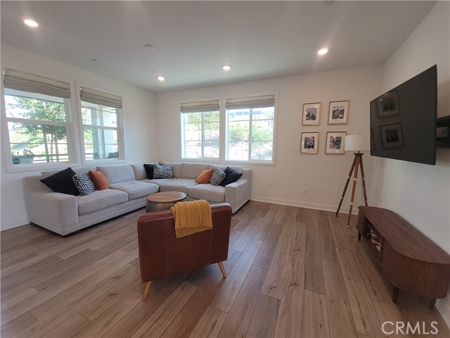 Detail Gallery Image 5 of 39 For 27078 Painted Sky Way, Valencia,  CA 91381 - 3 Beds | 2/1 Baths