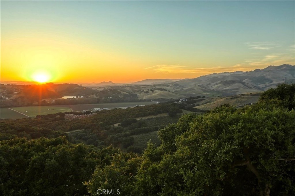 https://media.crmls.org/medias/f25ff34c-06a4-402c-bd3f-b8b16efb7c1c.jpg?preset=X-Large