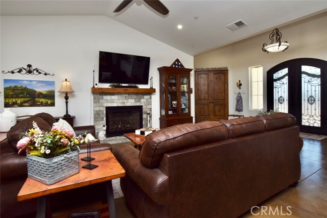 Image 4 of 45 For 50645 Lockwood