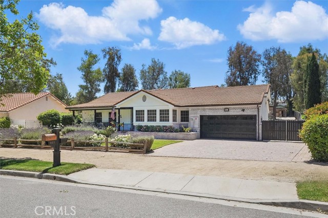 922 Carefree Drive, Simi Valley CA: https://media.crmls.org/medias/f261270a-9b5c-4173-bc09-d9f0ba1f569e.jpg