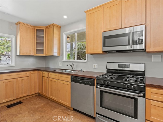 Detail Gallery Image 5 of 61 For 3761 Aguilar St, Los Angeles,  CA 90065 - 4 Beds | 2 Baths