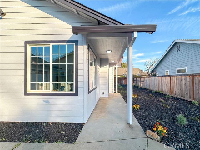 Detail Gallery Image 4 of 43 For 16 Tierra Rosa, Chico,  CA 95973 - 3 Beds | 2 Baths