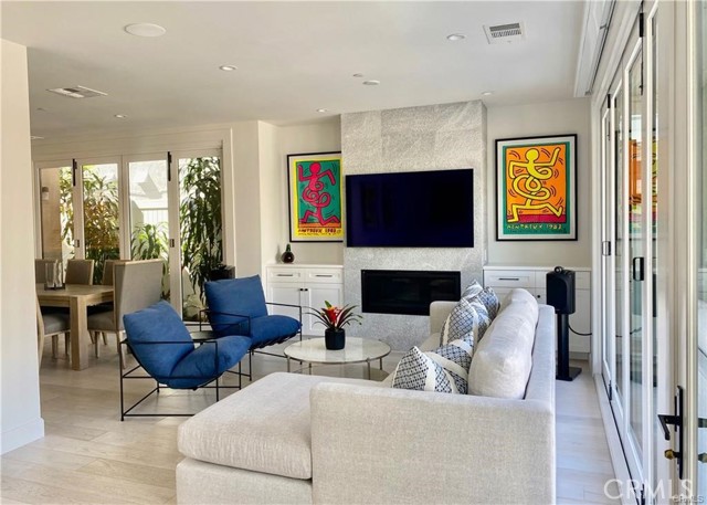 Detail Gallery Image 4 of 26 For 203 Sapphire Ave, Newport Beach,  CA 92662 - 3 Beds | 3/1 Baths